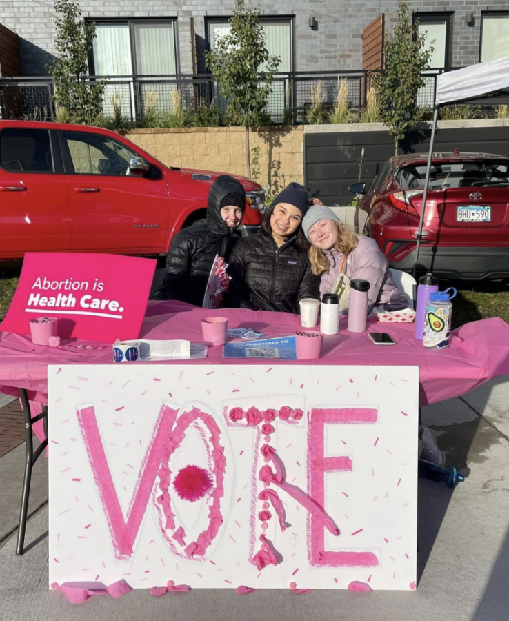 Amra Kelly ’24, Libby Kramer ‘23, and Sophie Jorgenson ‘24, tabling for voter registration. 